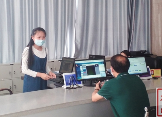 龙山首件“跨省通办”事项5分钟办结