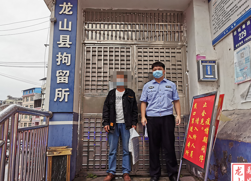 龙山：男子高铁上吸烟导致列车降速被行拘