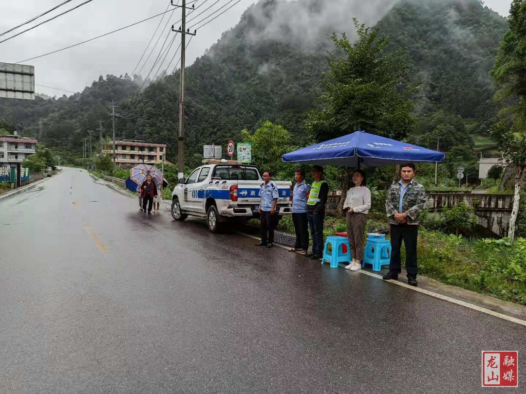 咱果乡重拳出击整治交通顽瘴痼疾
