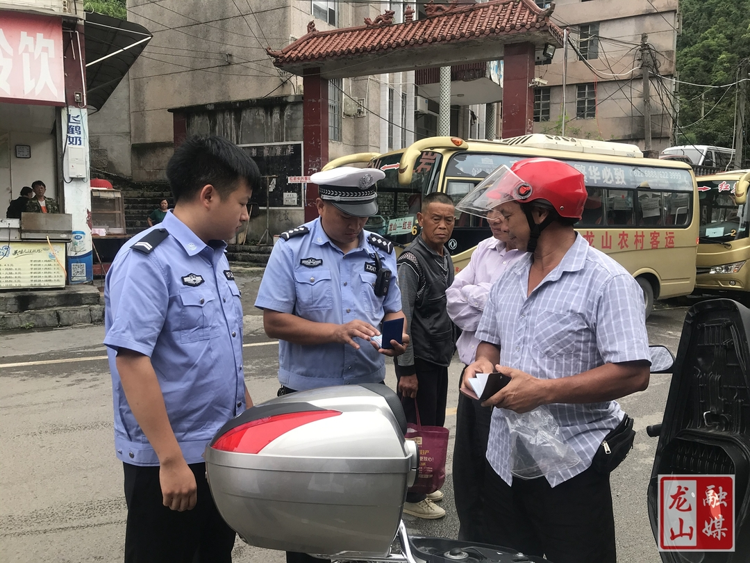 红岩溪镇开展交通顽瘴痼疾专项整治行动