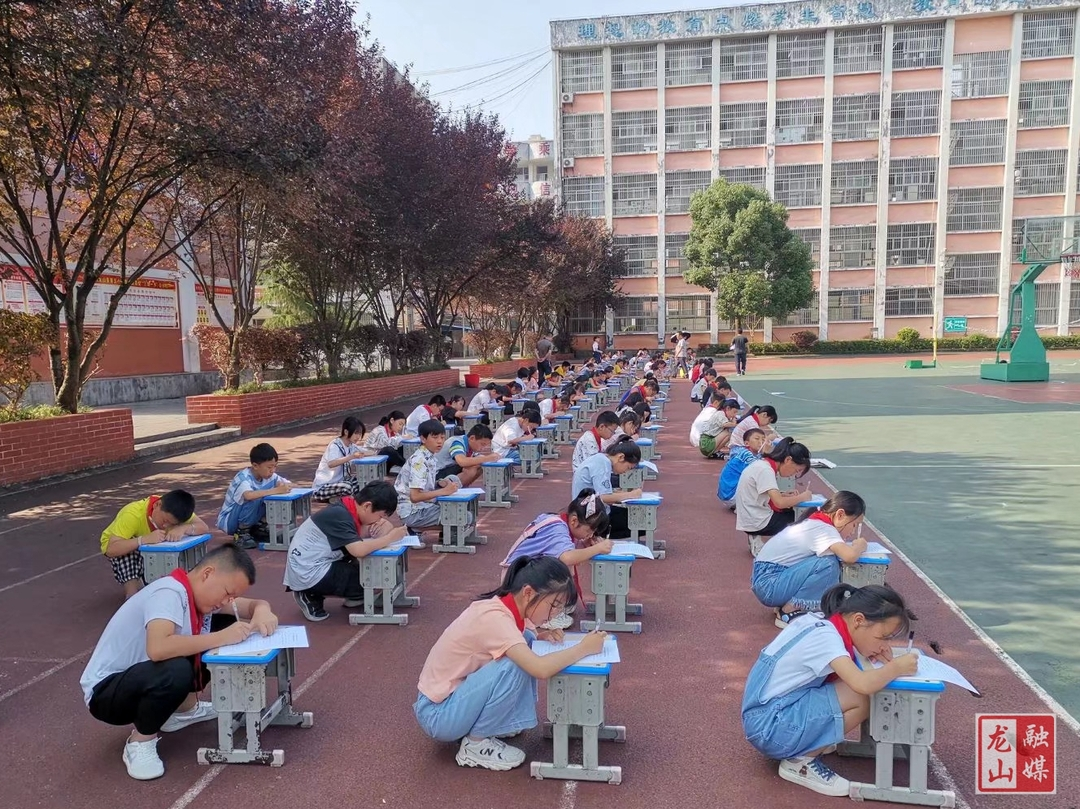 县第五小学开展学生学习经典诵读测试活动