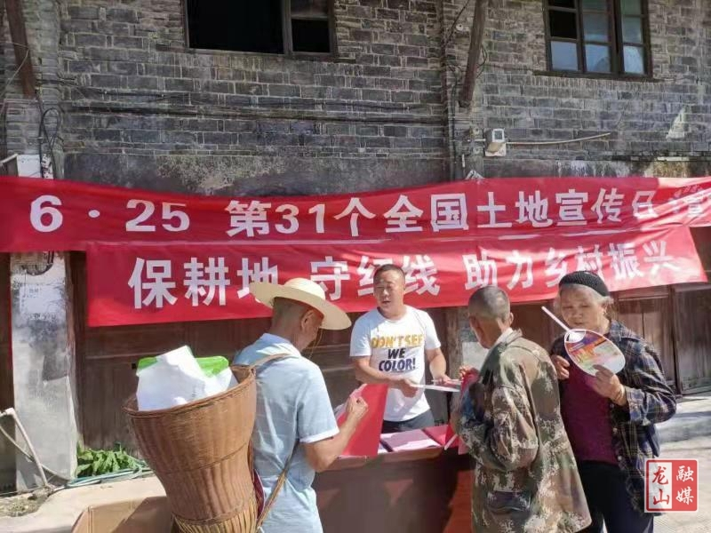桂塘镇开展“节约集约用地、严守耕地红线”主题宣传活动