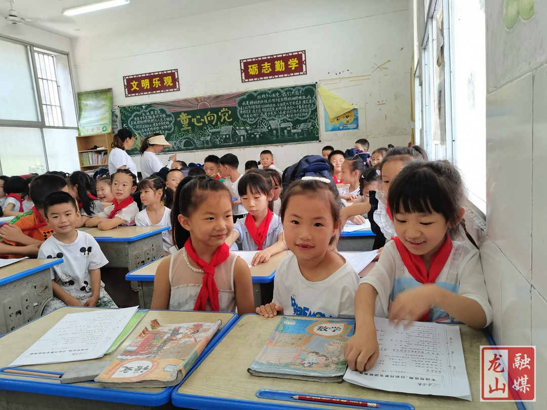 走进小学 感恩成长
