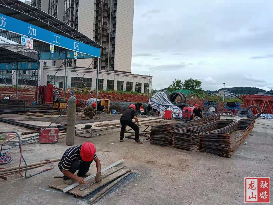 关注重点工程：   站前大道 G353新城社区至白坪社区段施工有序推进
