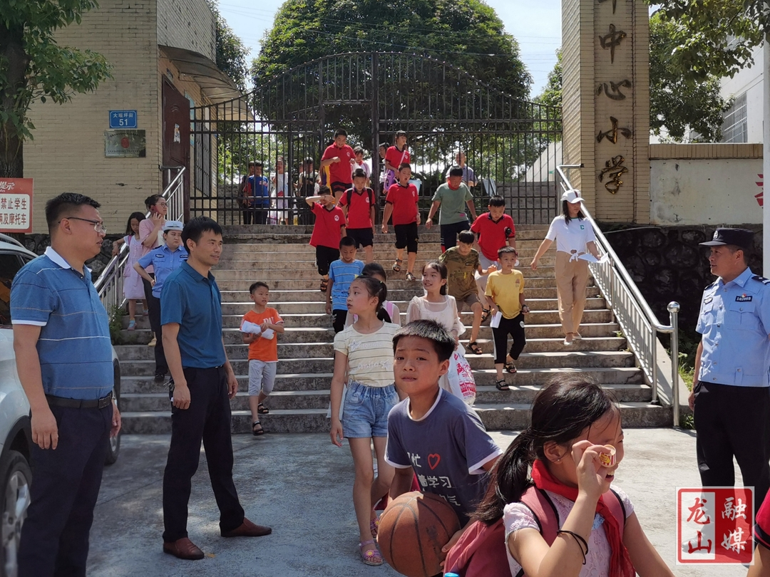 【我为群众办实事】民安街道安全护学在行动