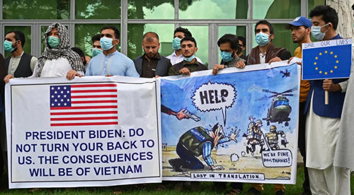 海外网评：过河拆桥，美军丢下阿富汗雇员跑了