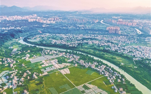 湖南日报：一河相隔 两城相悦