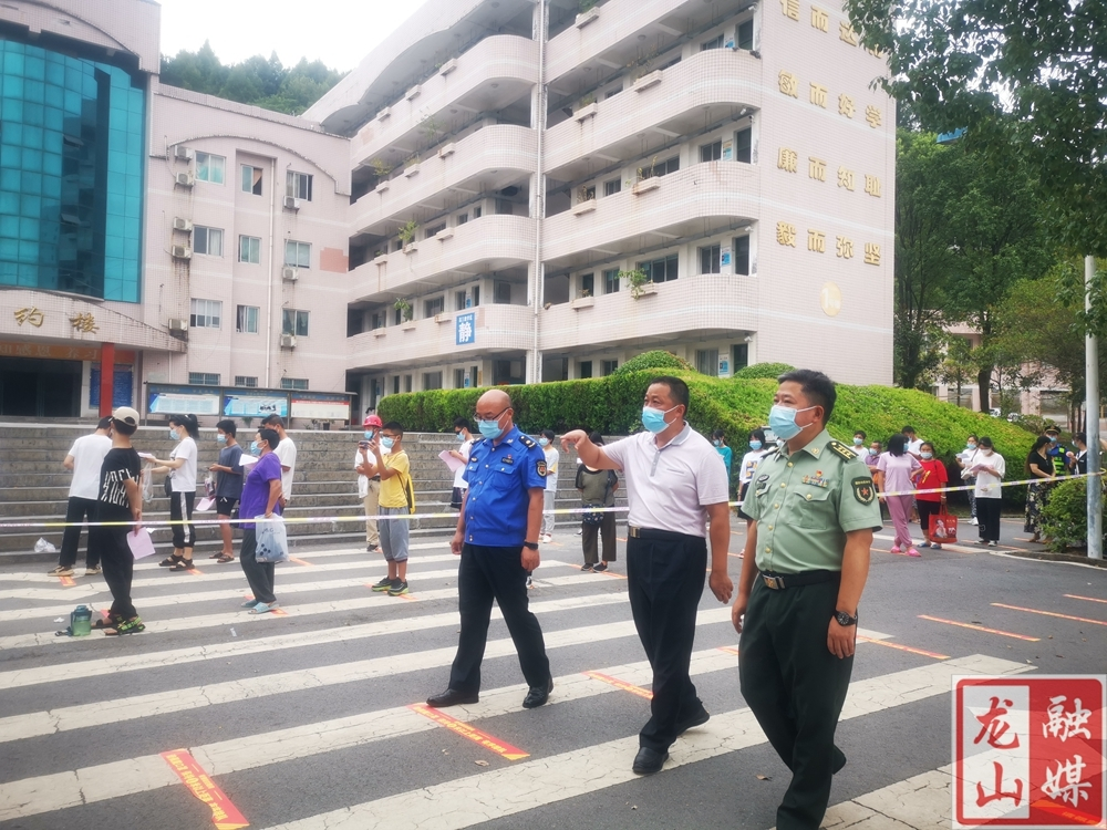 赵银河看望慰问防疫一线工作人员