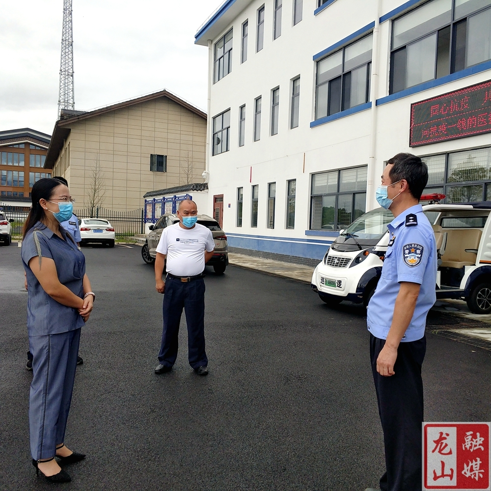 樊未一行走访慰问防控一线工作人员