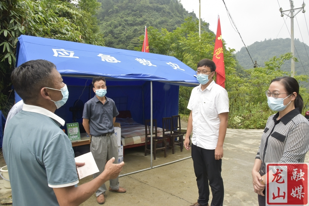 向怿文：统筹兼顾抓实抓好疫情防控和当前各项重点工作