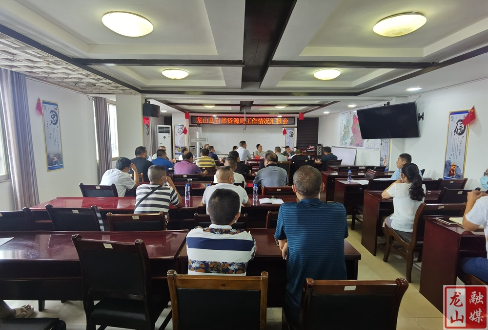 时荣芬到县自然资源局调研指导工作