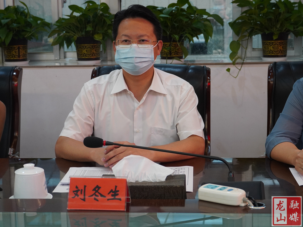 龙山县30名医务人员紧急支援张家界市参加核酸检测工作