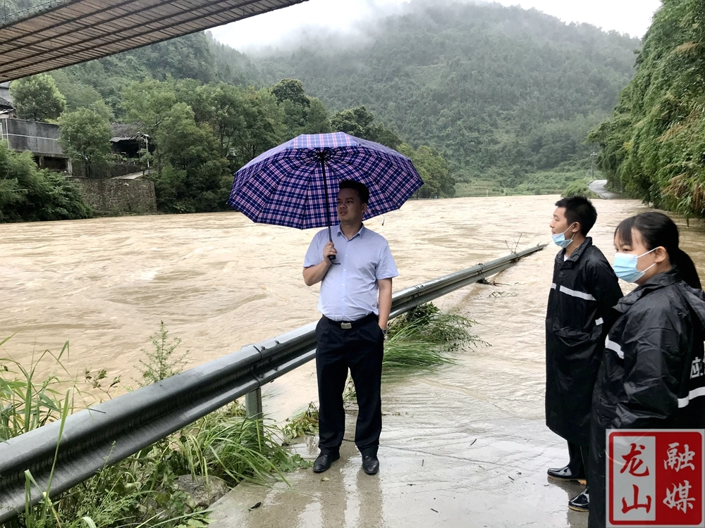 吴昱杰到农车镇现场调度防汛抗灾工作