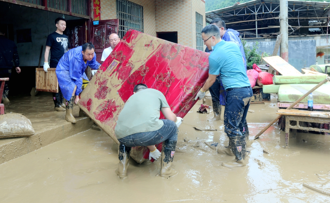 洛塔乡召开防汛救灾恢复生产工作动员会