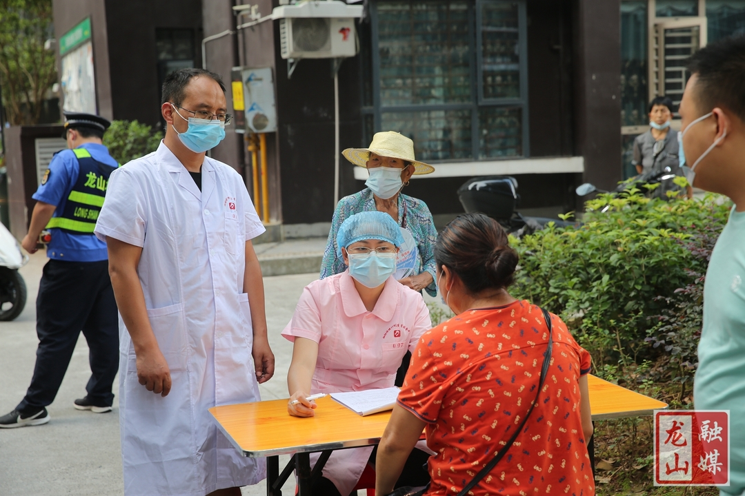 龙山县：流动接种车开始工作