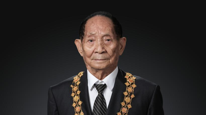 他们的名字，回荡在金色的田野上