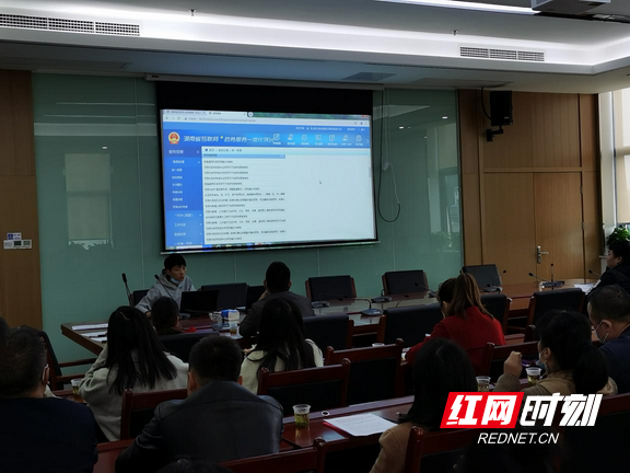 龙山县推行“信用+政务服务” 政务审批驶入“信用快车道