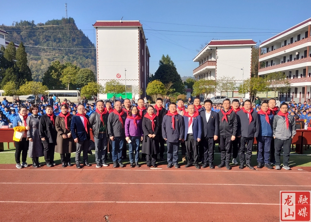 石牌镇：雨花区政协爱心帮扶助学