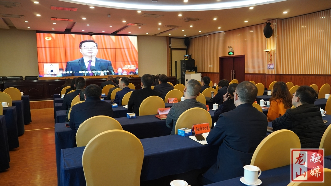 龙山县广大干部群众热议省第十二次党代会