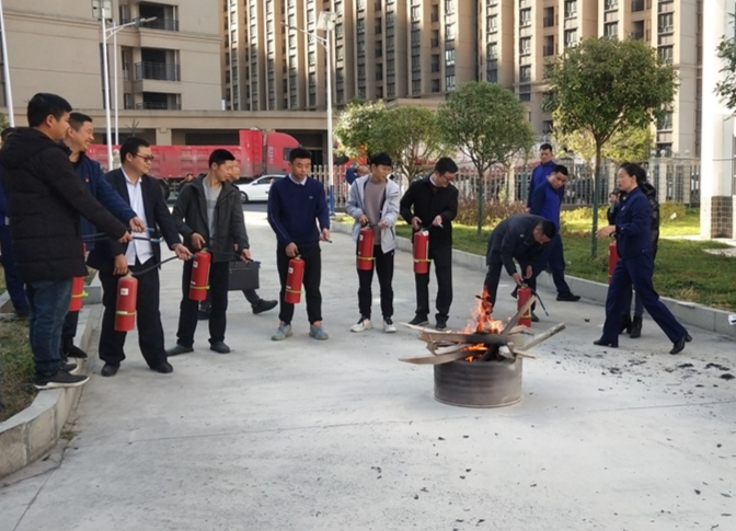 龙山县举办集中安置区消防应急演练