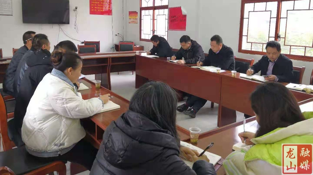 梁兴华到联系村走访调研乡村振兴工作