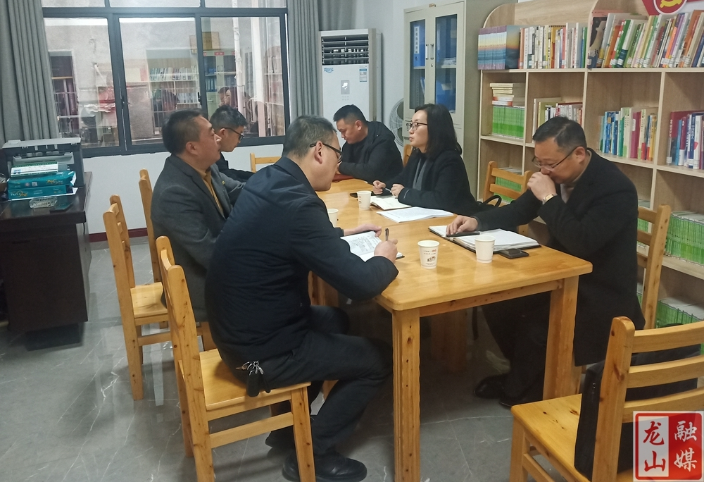 杨甜到民安街道调研指导工作