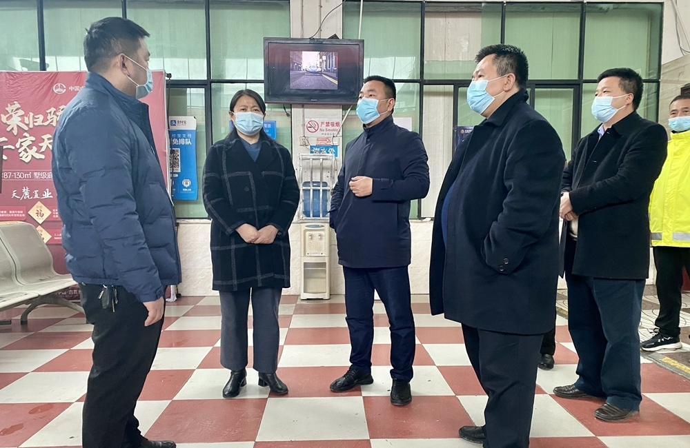 时荣芬调研疫情防控和安全生产工作