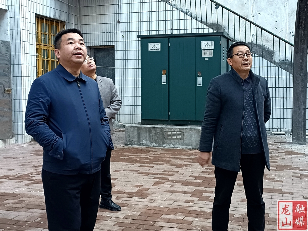 贾高顺到县就业服务中心调研相关工作