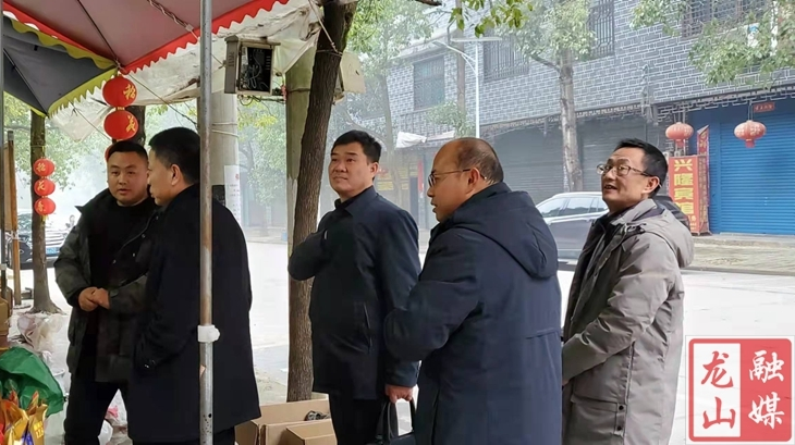 【新春走基层】梁海波到苗儿滩镇走访慰问县人大代表