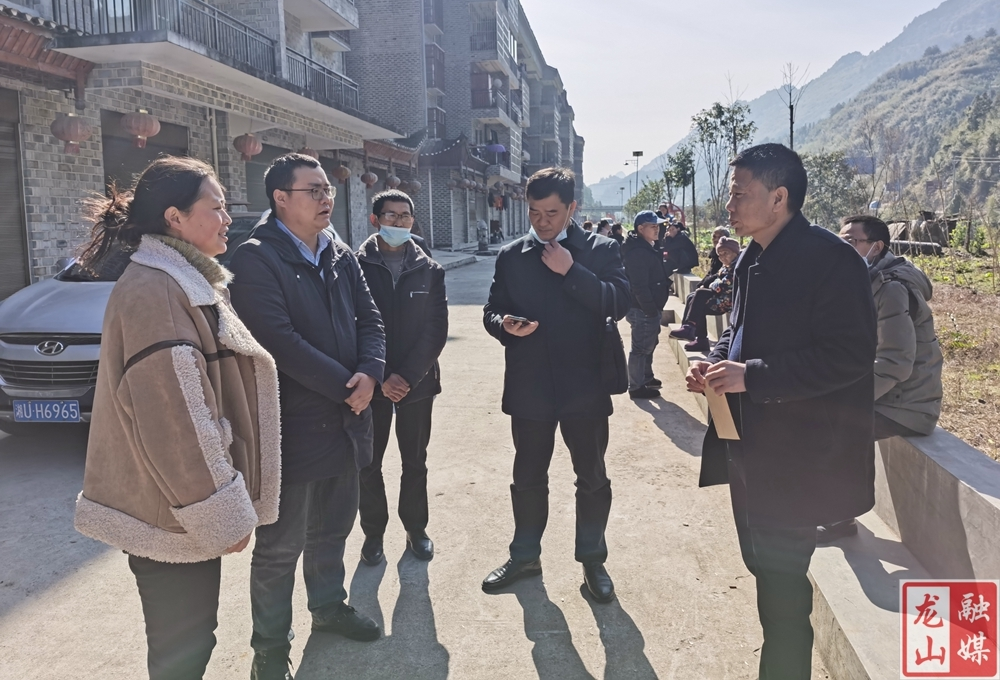 【新春走基层】梁海波到洗车河镇走访慰问县人大代表