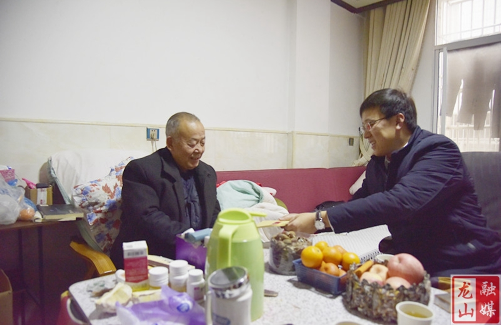 【新春走基层】向怿文走访慰问侨眷侨属