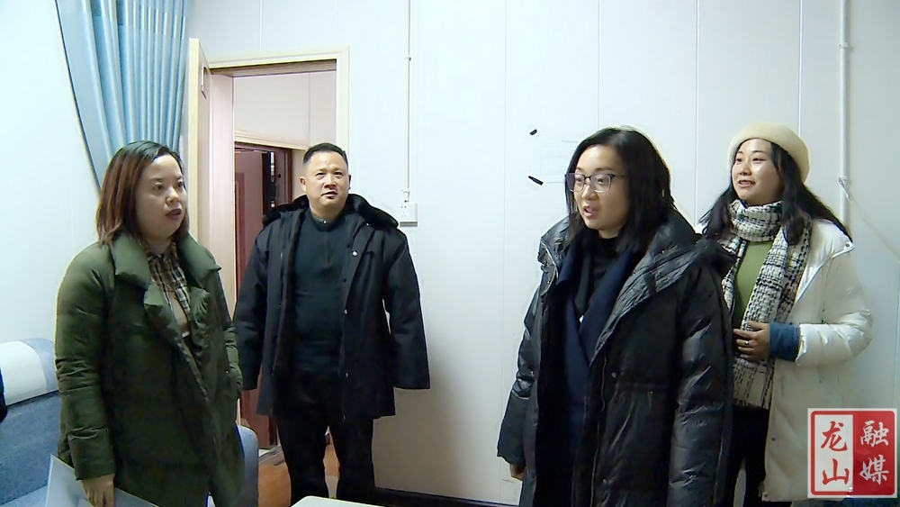 【新春走基层】杨甜走访慰问沙子坡电视调频转播台工作人员