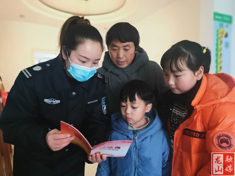 【新春走基层】县司法局开展“法治进万家”敲门行动