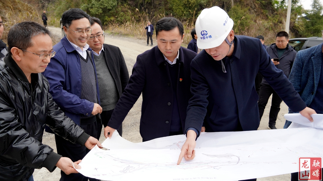 周胜益：加快推进重点项目建设 夯实高质量发展基础