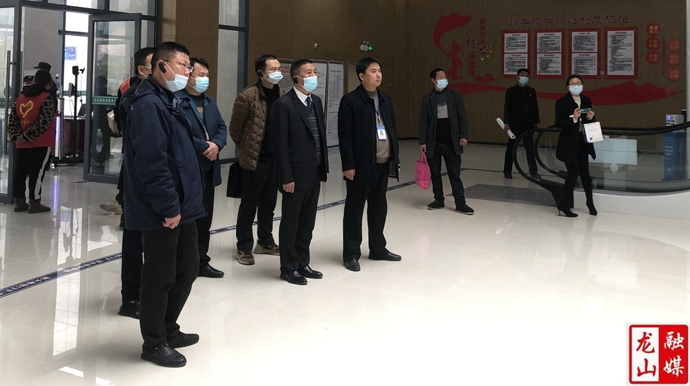 州民委指导组到龙山县行政审批服务局指导民族团结进步创建工作