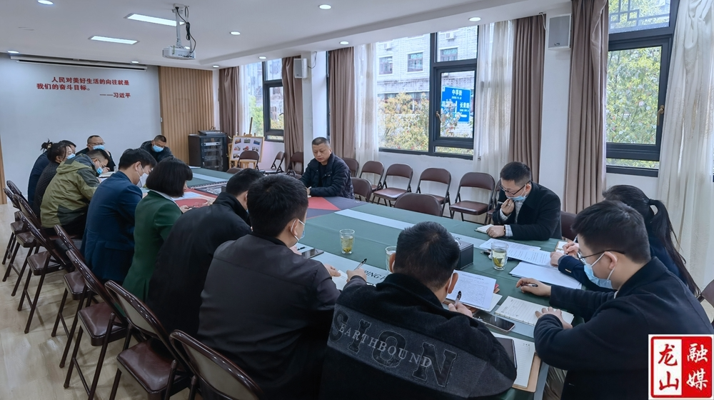 黄勇到里耶镇调研督导当前重点工作