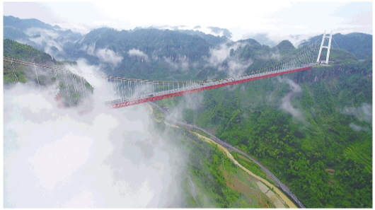 天堑变通途，“家庭”连上了“幸福” 写在矮寨大桥通车10周年之际