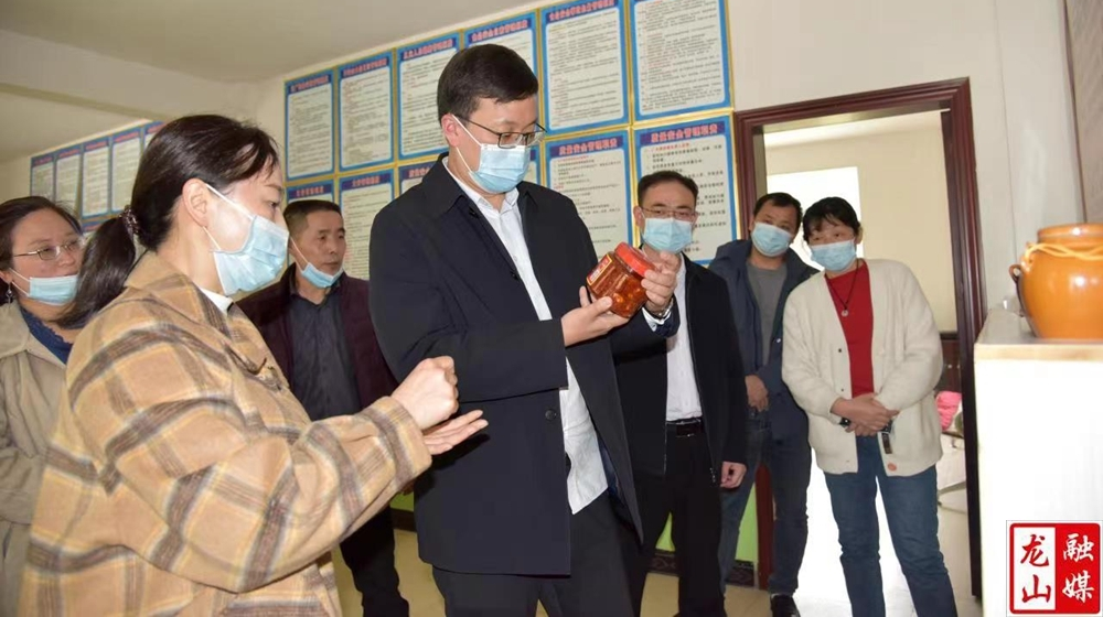 向怿文调研靛房镇、洗车河镇易地搬迁集中安置区和洗车商会工作