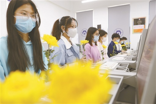 心香一炷寄哀思 文明祭扫更“清明”