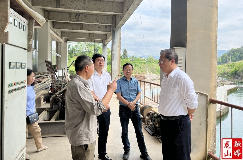 杨波到石羔街道调研水库防汛工作