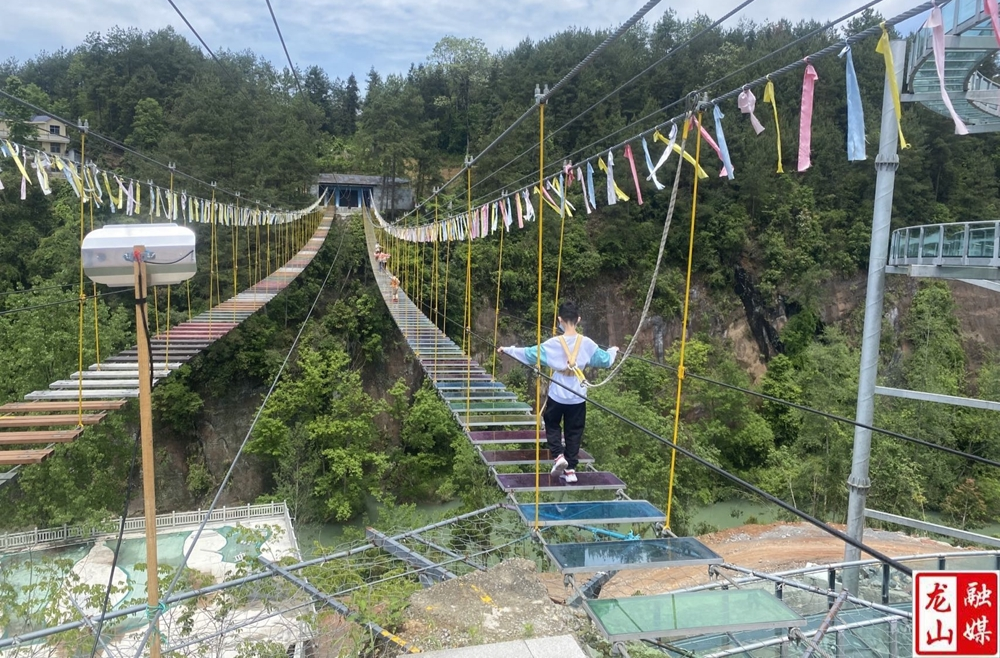 龙山：边区游客开启太平山景区“玩”美小长假