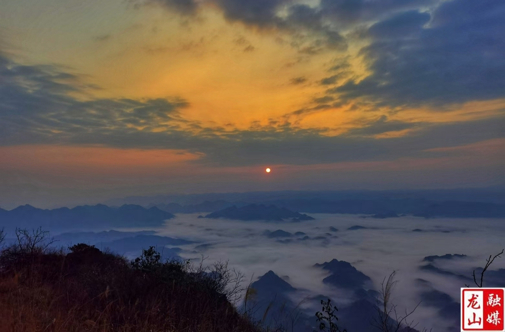 龙山：“五一”小长假游客 拥至八面山观日出