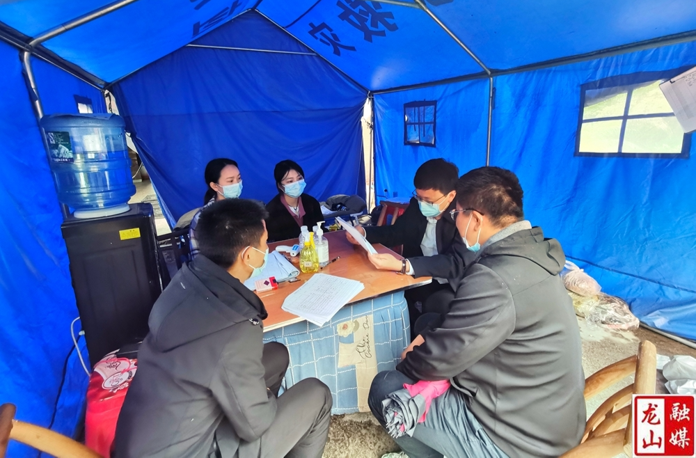 向怿文到桂塘镇交通卡点调研督导疫情防控工作