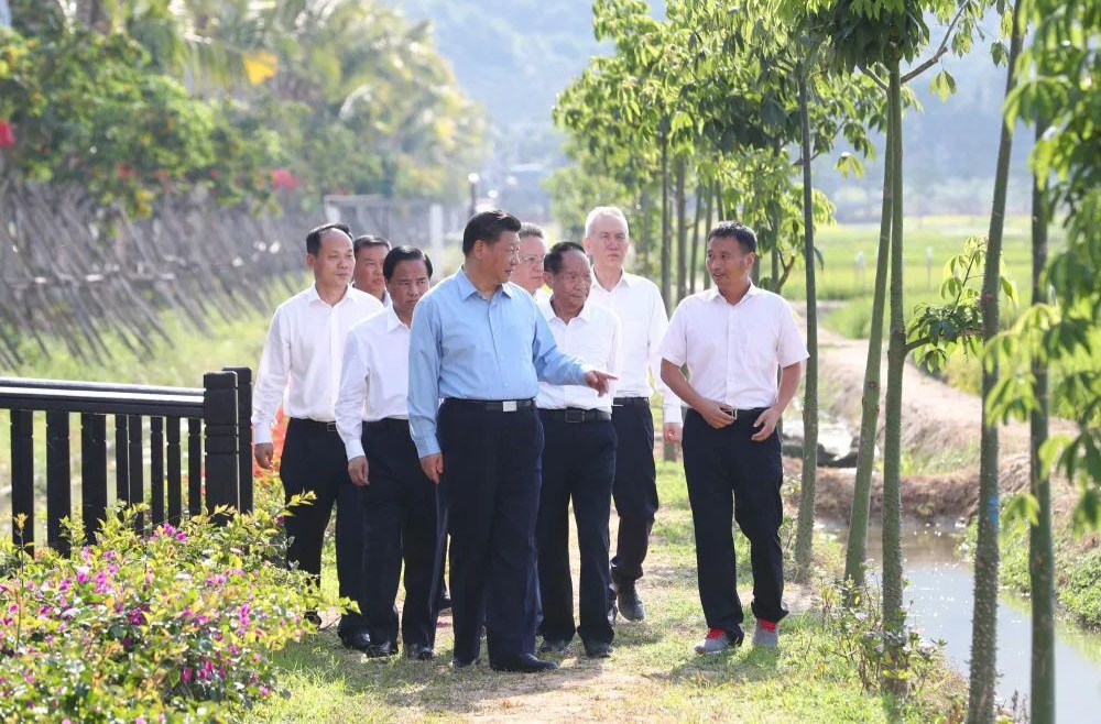 习近平说，“袁隆平同志是一个楷模”