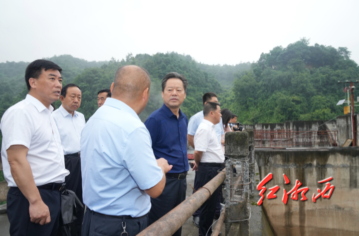 虢正贵到泸溪凤凰调研部署防汛救灾和灾后重建工作