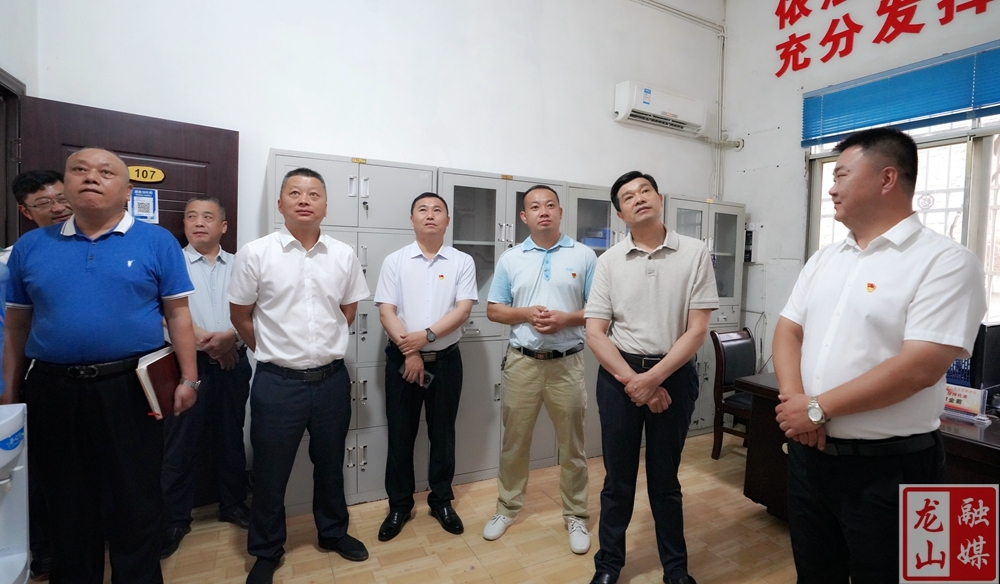 龚明汉率队到龙山县调研政府债务管理和人大代表联络站建设情况