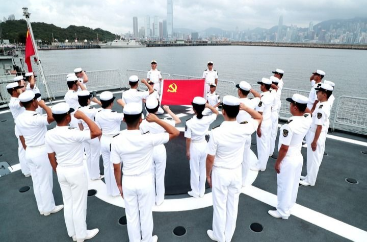 威武文明之师的香江答卷——中国人民解放军进驻香港25周年纪实