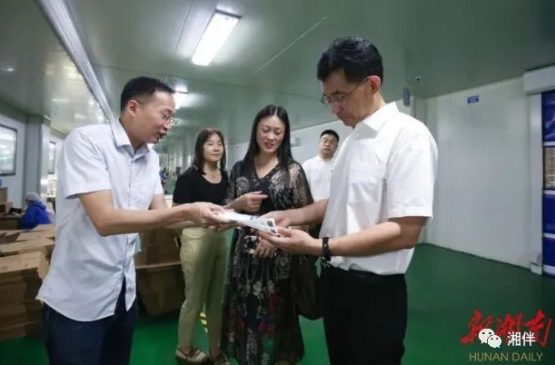 政府企业“双向奔赴”，风雨过后必见彩虹