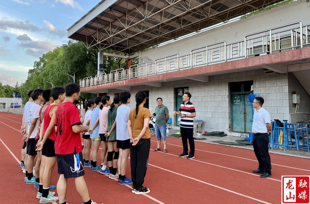 向怿文调研龙山县备战全省民族运动会情况