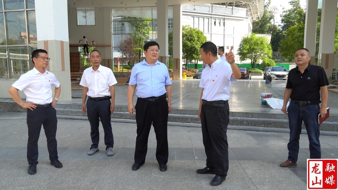 黎新松到皇仓中学开展联校支教工作